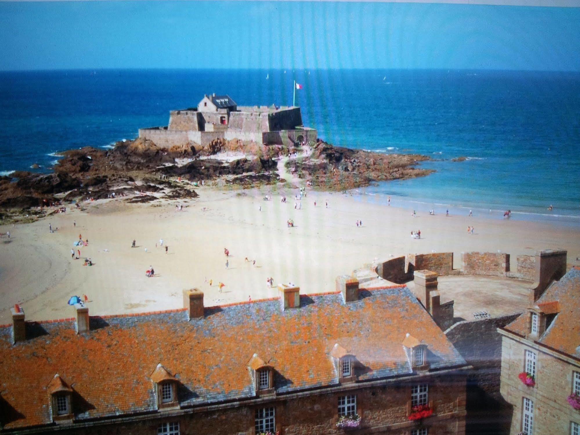 Appartement Saint Malo Vue Sur Mer Et Sur Intra Muros, Ferry, Plage Et Commerces A 50 M Exterior photo