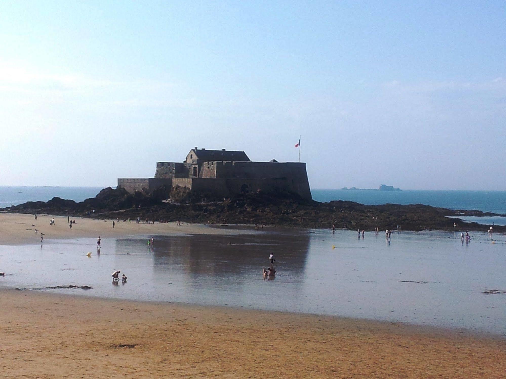 Appartement Saint Malo Vue Sur Mer Et Sur Intra Muros, Ferry, Plage Et Commerces A 50 M Exterior photo